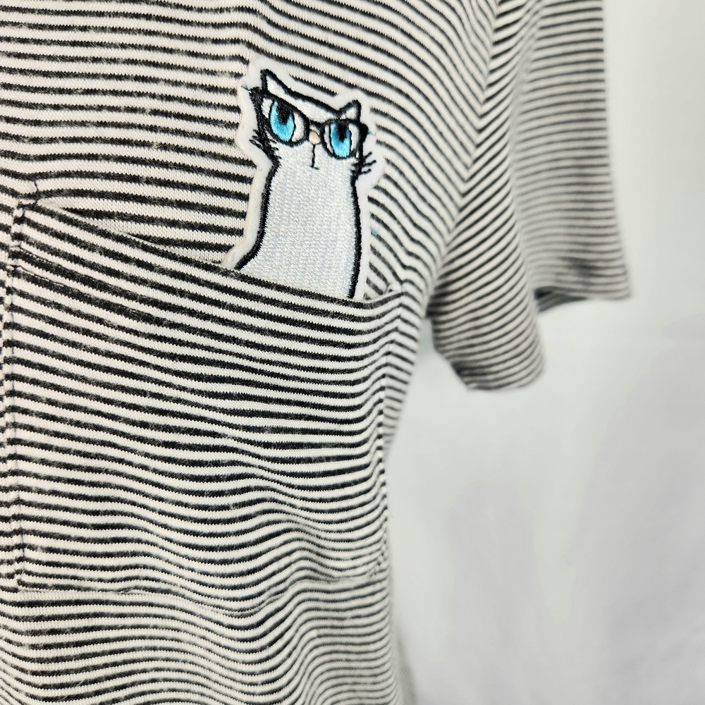 Hot Gal Black & White Striped Short Sleeve Tee w/Cat in Pocket Size Medium